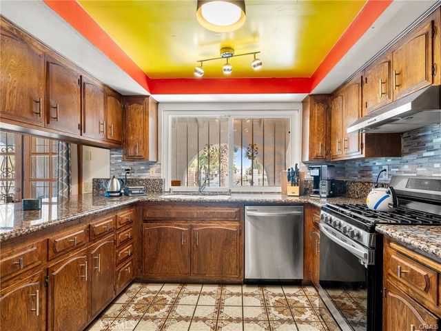 13916 Burning Tree Drive, Victorville, CA 92395