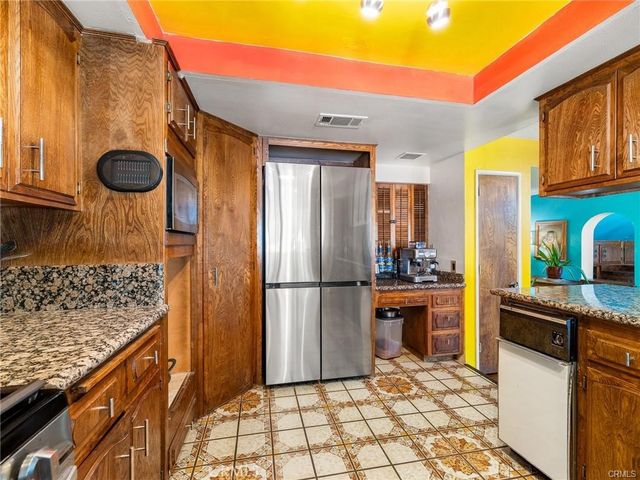 13916 Burning Tree Drive, Victorville, CA 92395