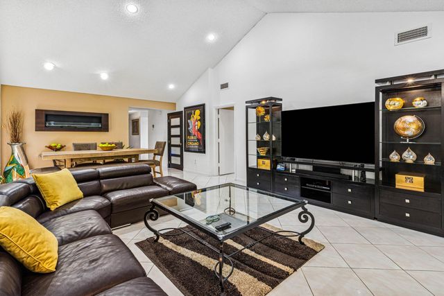 21720 Arriba Real 37-b, Boca Raton, FL 33433