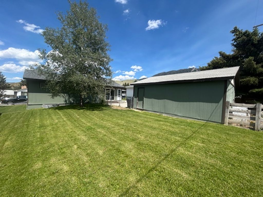 Image 3 of property listing at 3420 Parkway Street, Butte, MT 59701