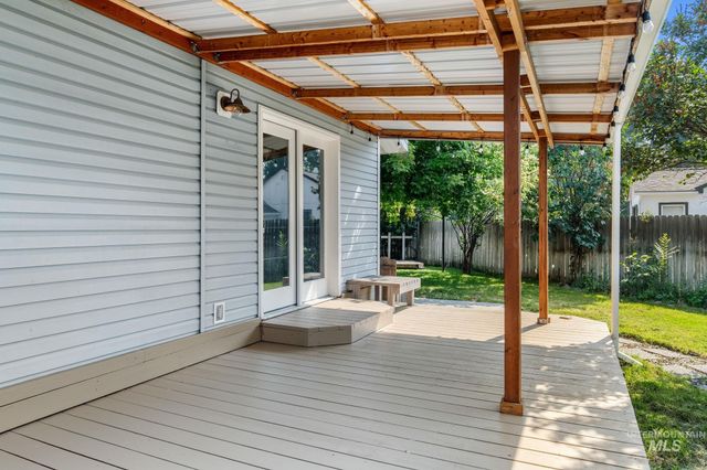 617 Lake Lowell, Nampa, ID 83686