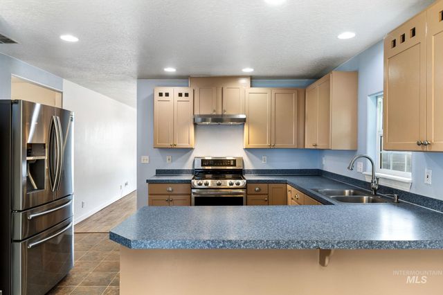 617 Lake Lowell, Nampa, ID 83686