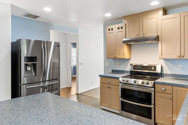 617 Lake Lowell, Nampa, ID 83686