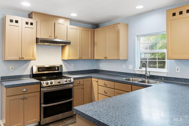 617 Lake Lowell, Nampa, ID 83686