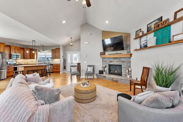 38209 Everett Avenue, North Branch, MN 55056