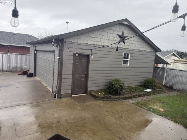 3310 TAHOMA St, Columbia City, OR 97018