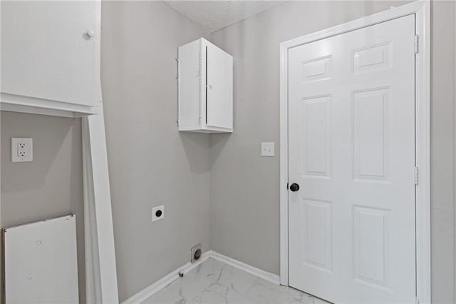 1111 Pin Oak Drive, Tucker, GA 30084