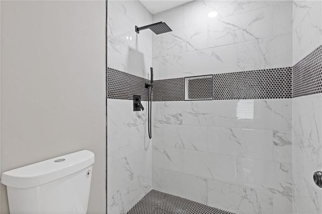 1111 Pin Oak Drive, Tucker, GA 30084