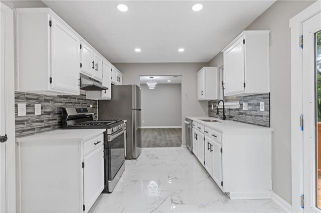 1111 Pin Oak Drive, Tucker, GA 30084