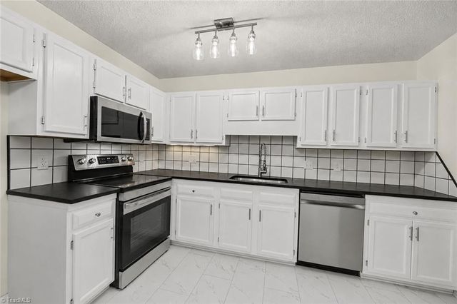 1960 Old Hollow Road, Walkertown, NC 27051