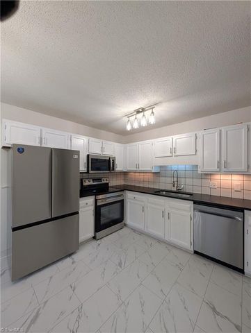 1960 Old Hollow Road, Walkertown, NC 27051