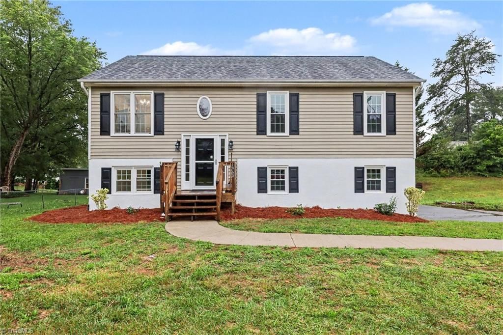 1960 Old Hollow Road, Walkertown, NC 27051