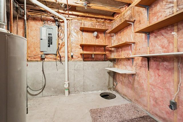 8433 Cochise Drive, Howard City, MI 49329