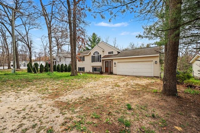 8433 Cochise Drive, Howard City, MI 49329