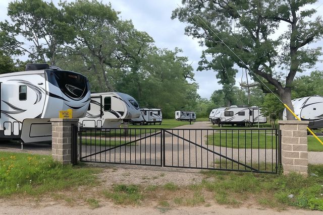 495 Cypress Trail LOOP, Rockdale, TX 76567