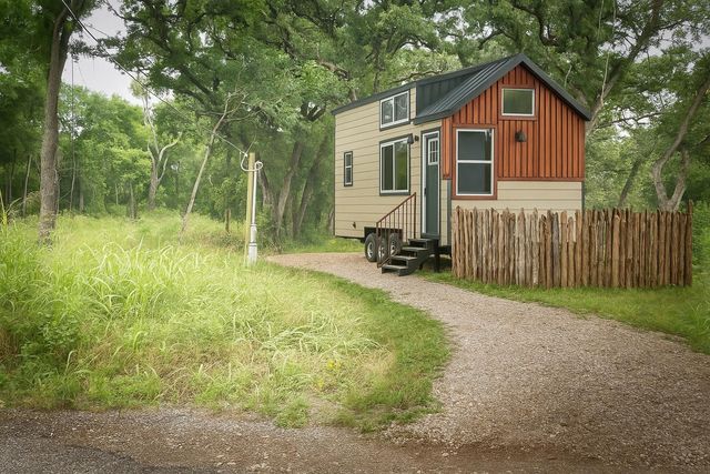 495 Cypress Trail LOOP, Rockdale, TX 76567