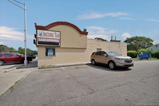 19294 Kelly Road, Harper Woods, MI 48225