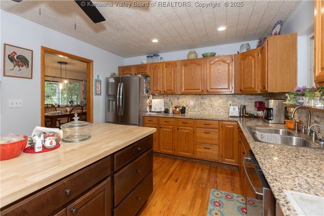 1288 Rocky Step Road, Scott Depot, WV 25560