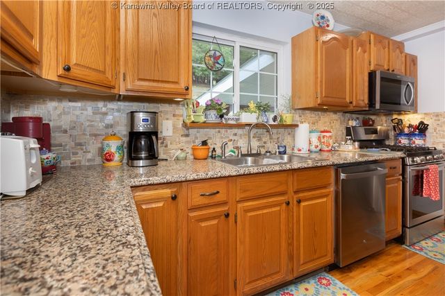 1288 Rocky Step Road, Scott Depot, WV 25560