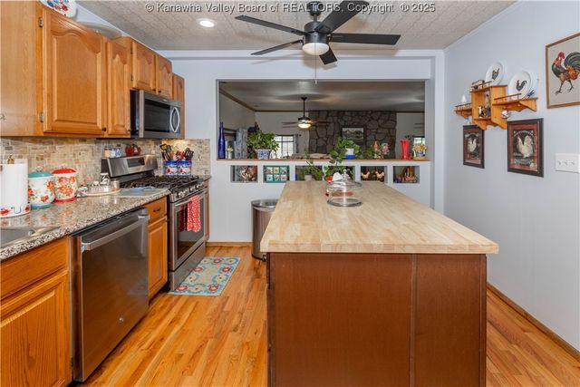 1288 Rocky Step Road, Scott Depot, WV 25560