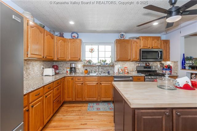 1288 Rocky Step Road, Scott Depot, WV 25560