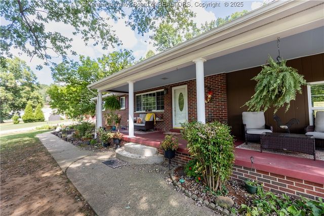 1288 Rocky Step Road, Scott Depot, WV 25560