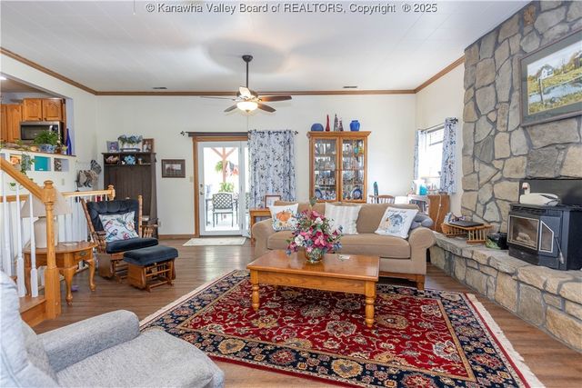 1288 Rocky Step Road, Scott Depot, WV 25560