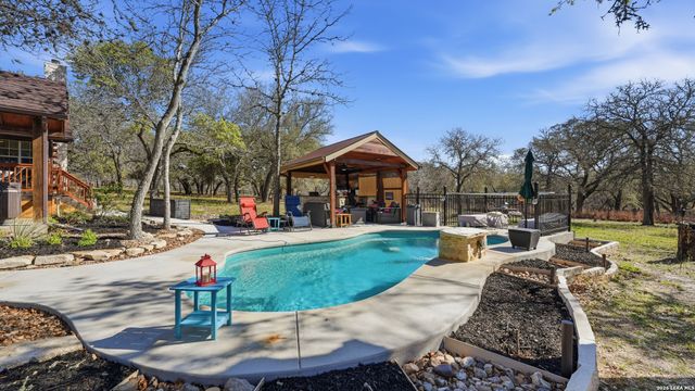 828 Shady Grove, Adkins, TX 78101