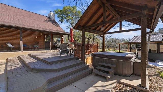 828 Shady Grove, Adkins, TX 78101