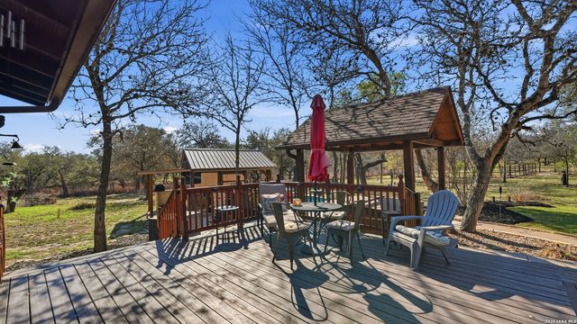 828 Shady Grove, Adkins, TX 78101