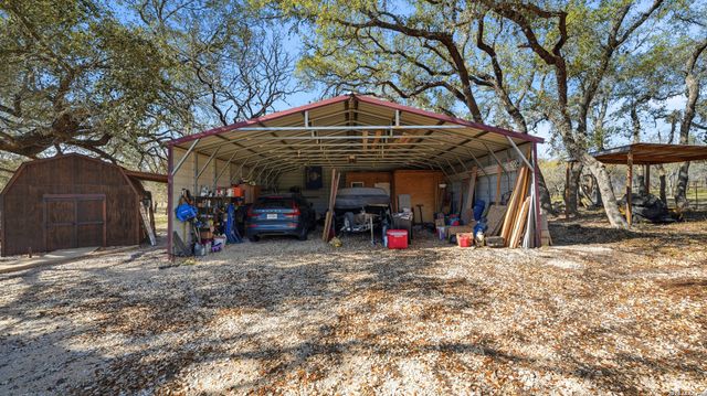 828 Shady Grove, Adkins, TX 78101