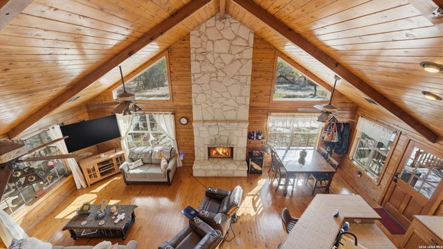 828 Shady Grove, Adkins, TX 78101