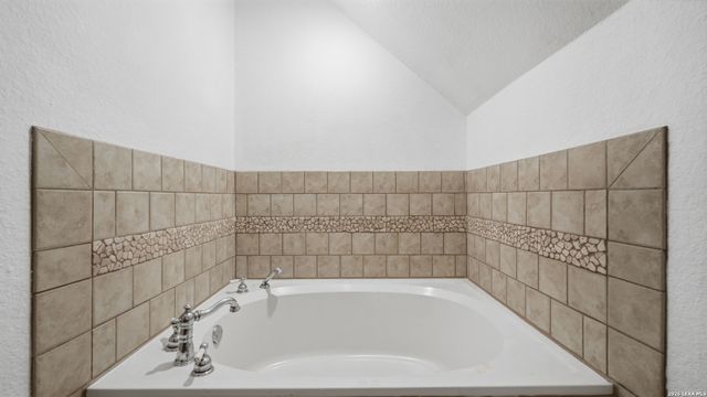 828 Shady Grove, Adkins, TX 78101