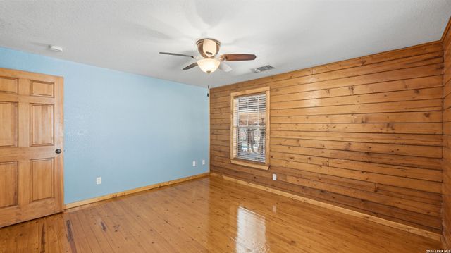 828 Shady Grove, Adkins, TX 78101