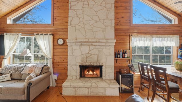 828 Shady Grove, Adkins, TX 78101