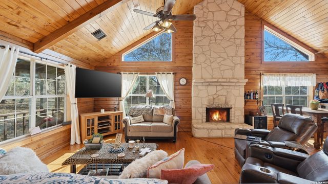 828 Shady Grove, Adkins, TX 78101