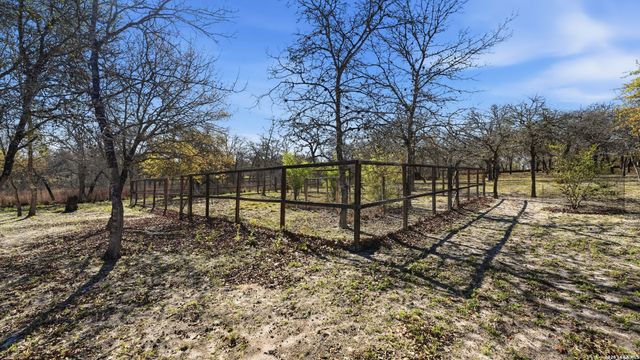 828 Shady Grove, Adkins, TX 78101