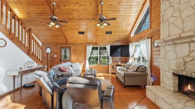 828 Shady Grove, Adkins, TX 78101