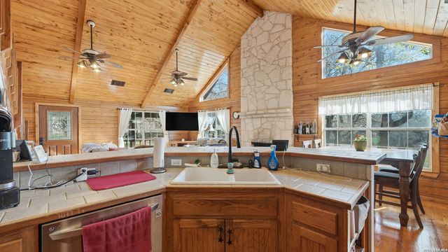 828 Shady Grove, Adkins, TX 78101