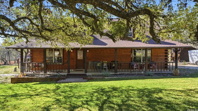 828 Shady Grove, Adkins, TX 78101