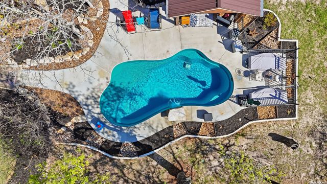 828 Shady Grove, Adkins, TX 78101