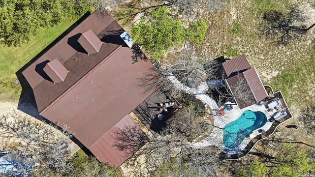 828 Shady Grove, Adkins, TX 78101