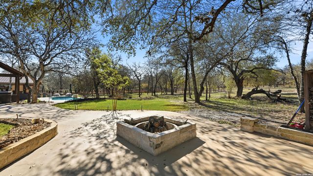 828 Shady Grove, Adkins, TX 78101