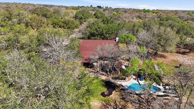 828 Shady Grove, Adkins, TX 78101