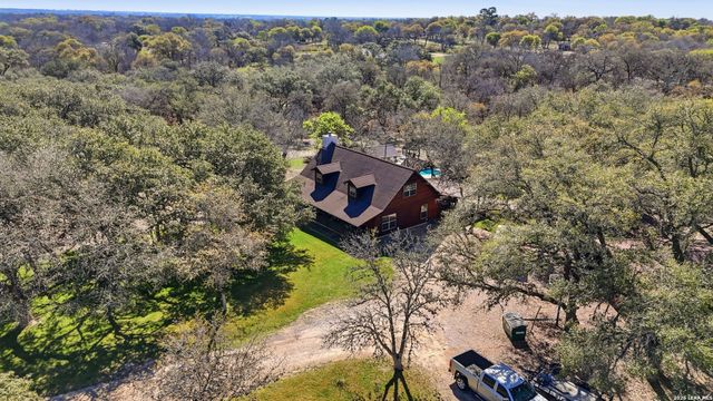 828 Shady Grove, Adkins, TX 78101