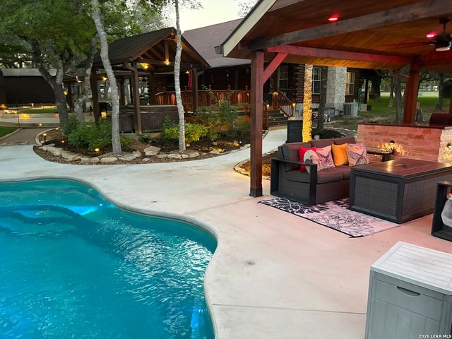 828 Shady Grove, Adkins, TX 78101