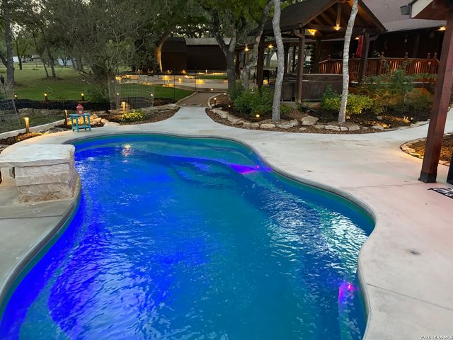 828 Shady Grove, Adkins, TX 78101