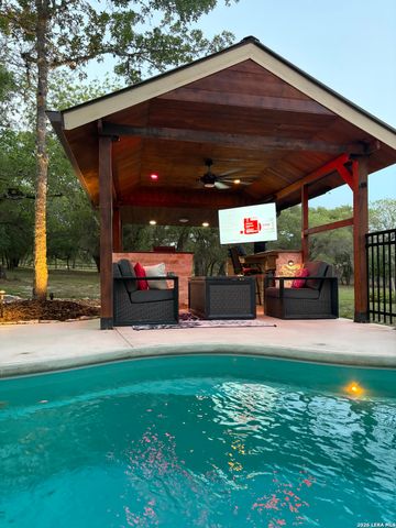 828 Shady Grove, Adkins, TX 78101