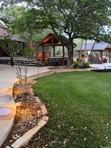 828 Shady Grove, Adkins, TX 78101