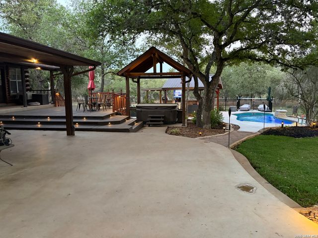 828 Shady Grove, Adkins, TX 78101
